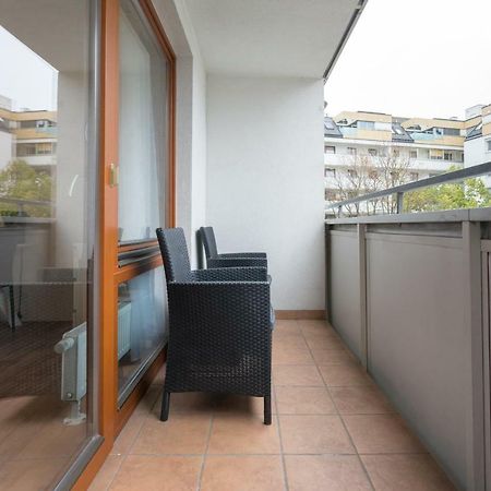 Апартаменты Spacious With Balcony Вена Экстерьер фото