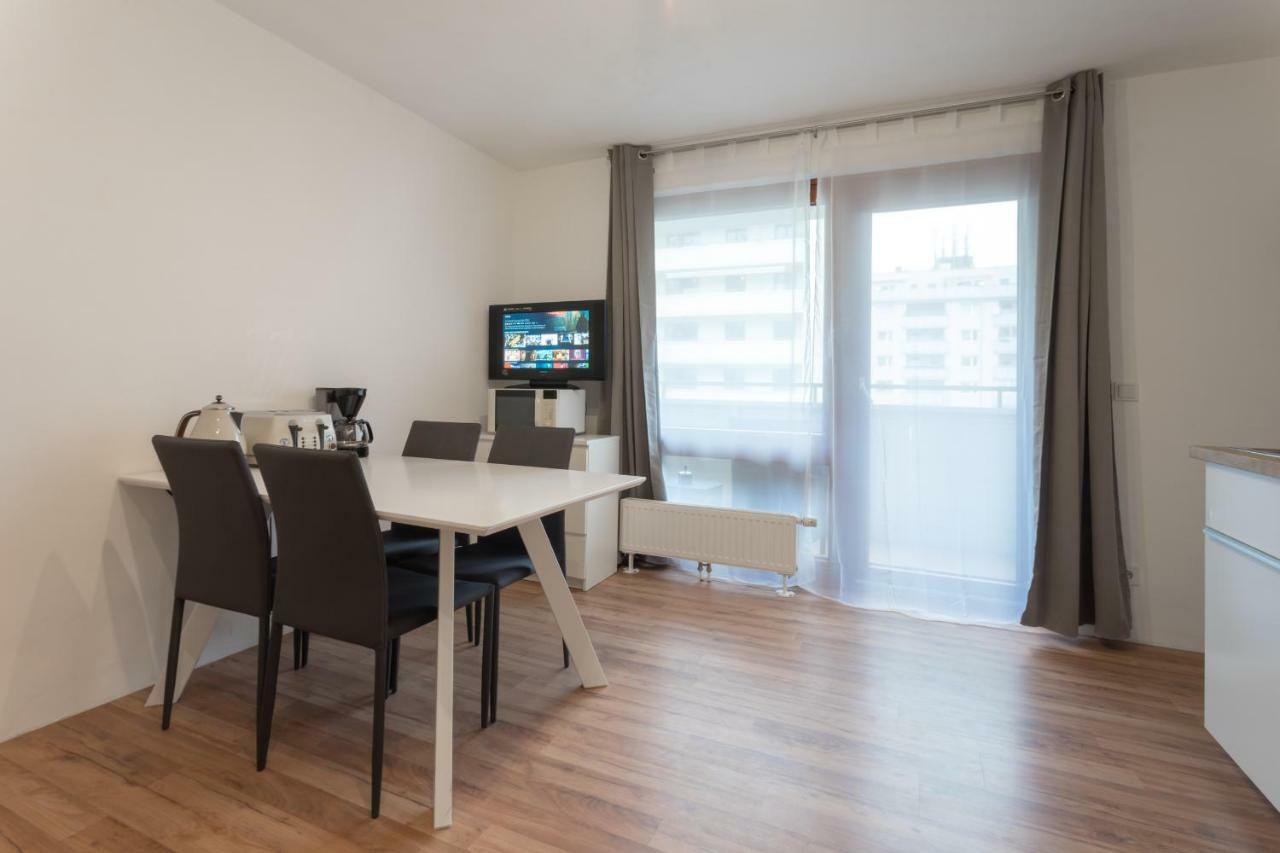 Апартаменты Spacious With Balcony Вена Экстерьер фото