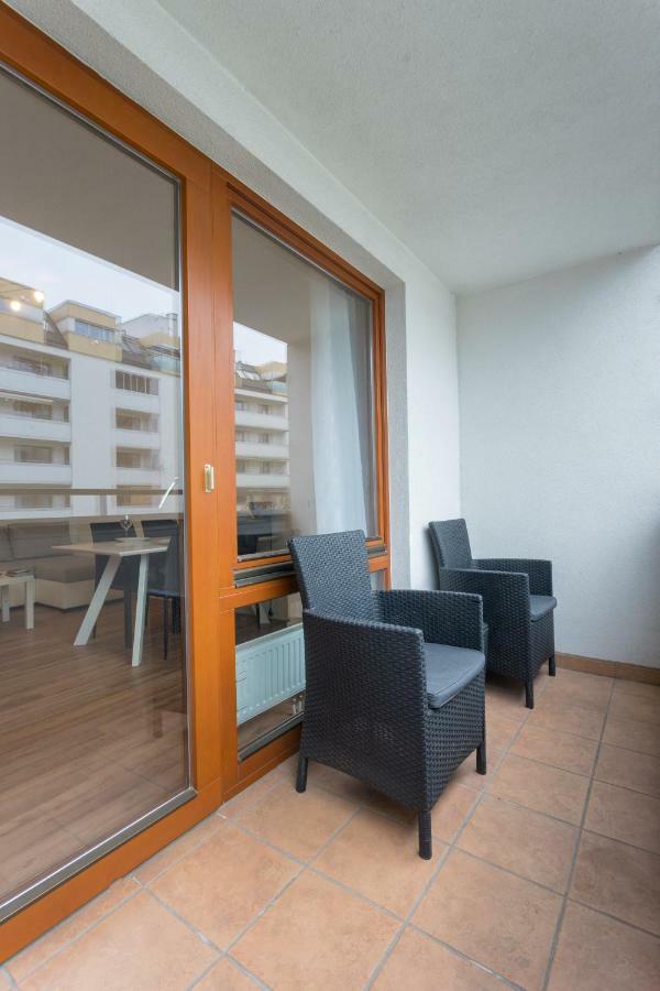 Апартаменты Spacious With Balcony Вена Экстерьер фото